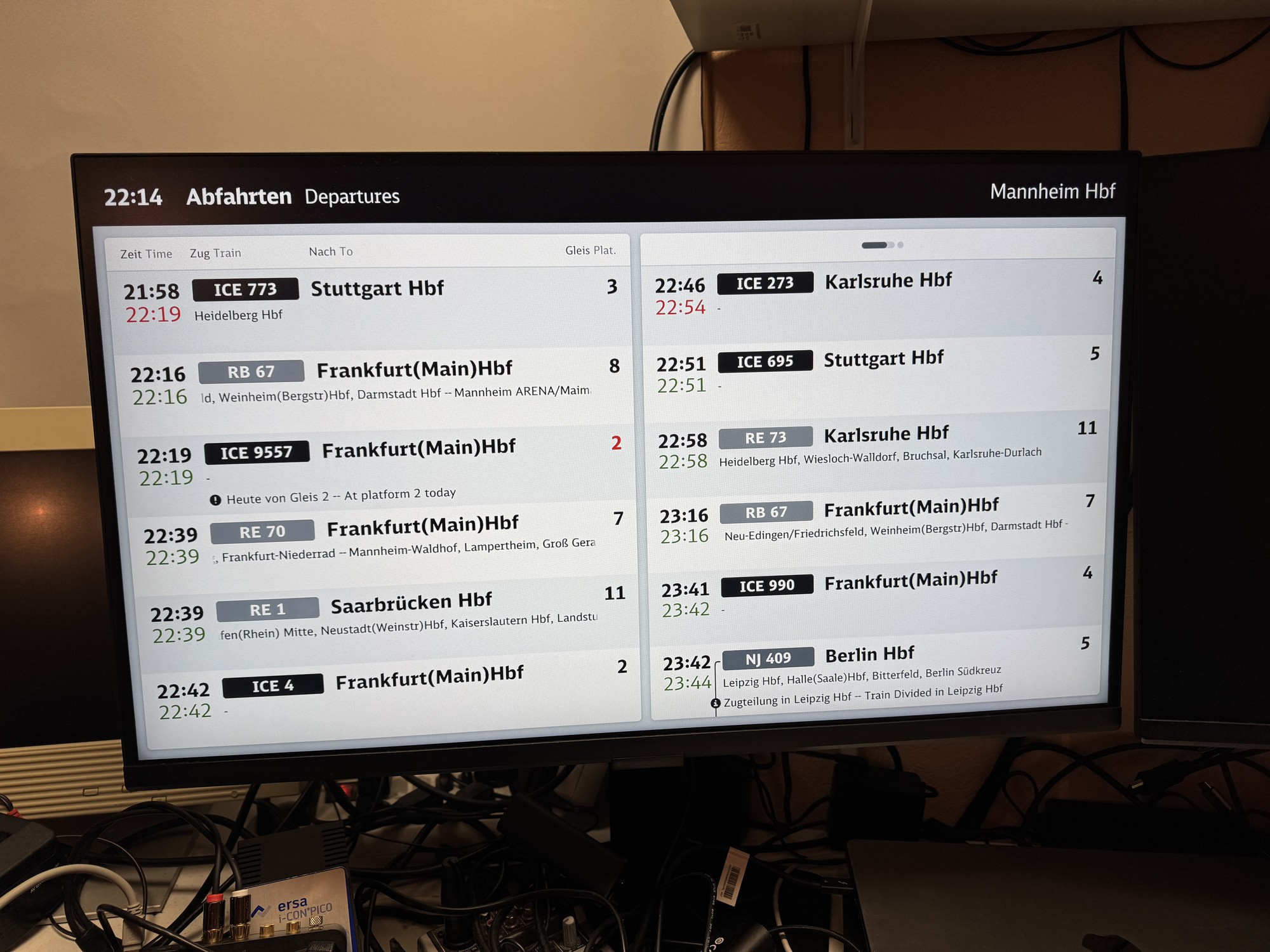 Monitor running AnotterKiosk, displaying a public transport timetable in fullscreen