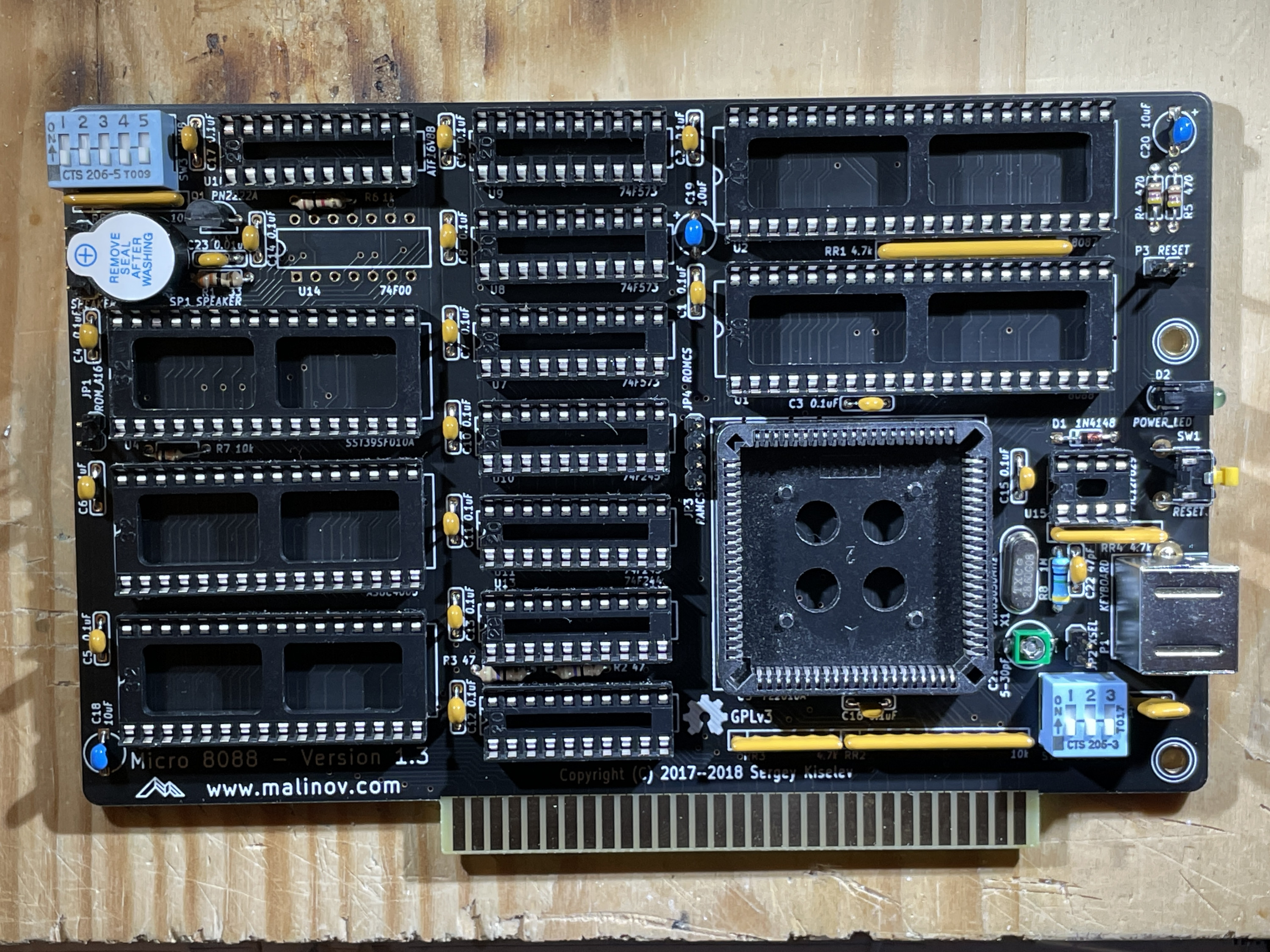 micro8088 PCB with DIP-switches and buzzer