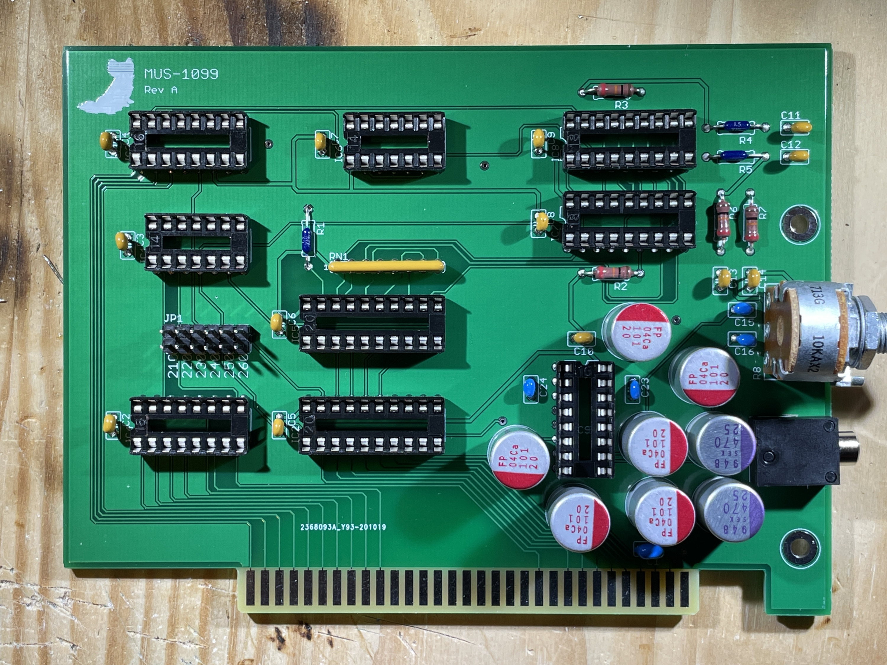 MUS-1099 PCB with volume pot and 3.5mm jack