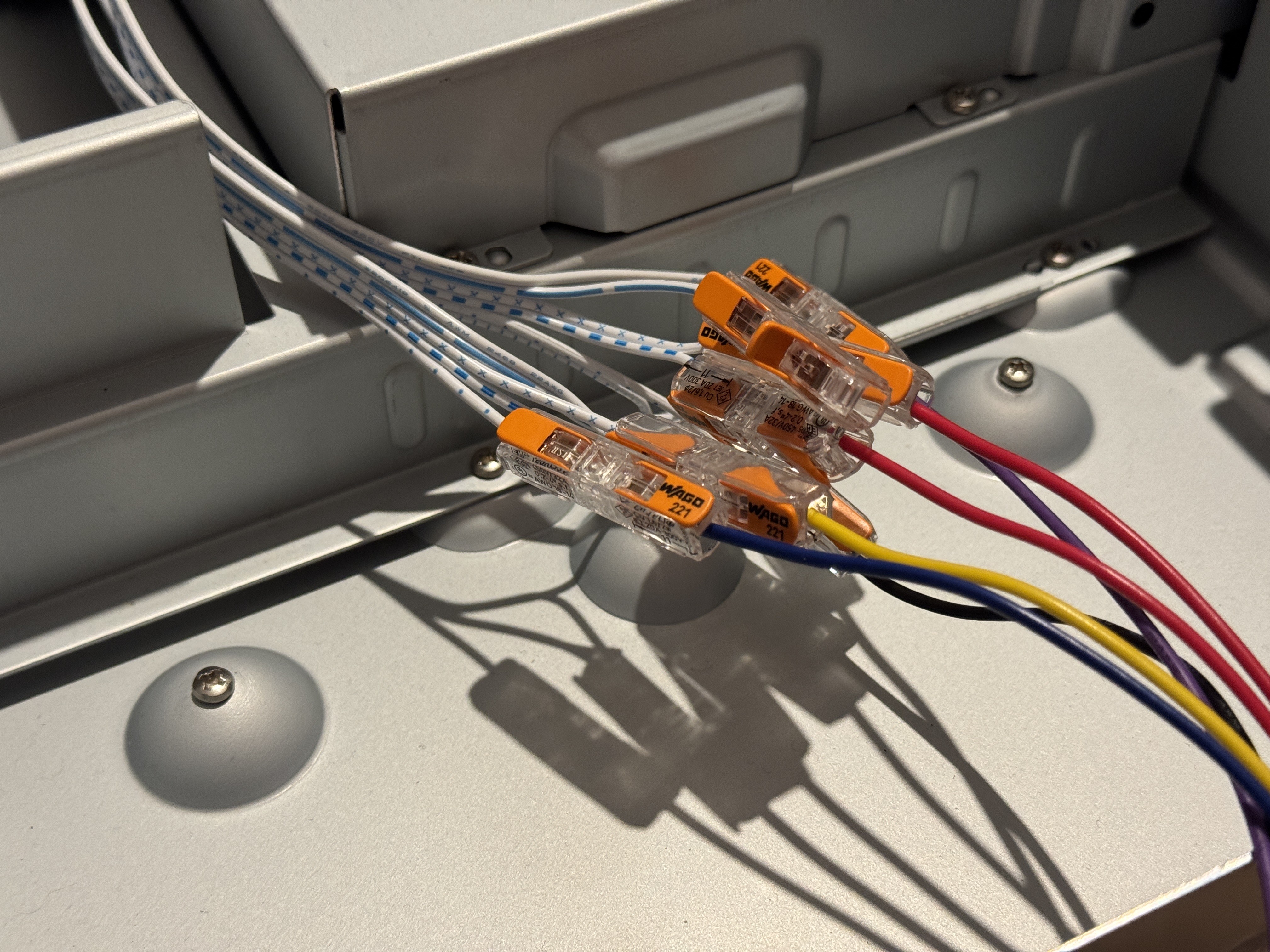 Wago 221 connectors connecting many lines